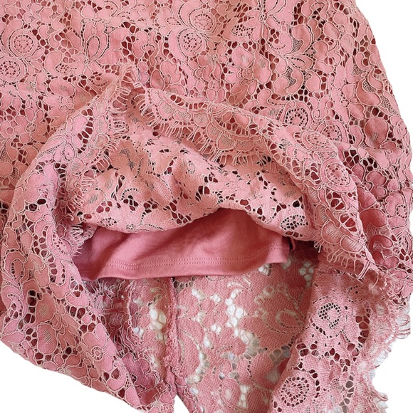 ❤️🔥3/$22❤️🔥 Dusty pink lace skirt with lining - Picture 7 of 13